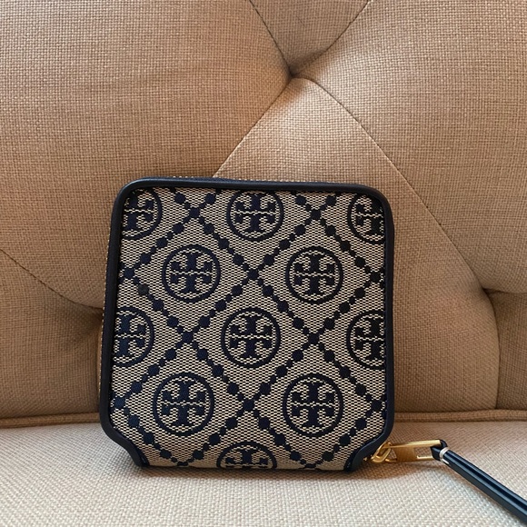 NEW Tory Burch T Monogram Bi Fold Wallet - Picture 7 of 7
